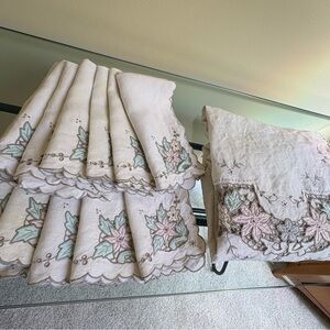 Vintage Madeira Embroidered Floral Table Linens